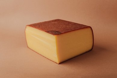 Сыр Швейцарский копченый 45% Strahl